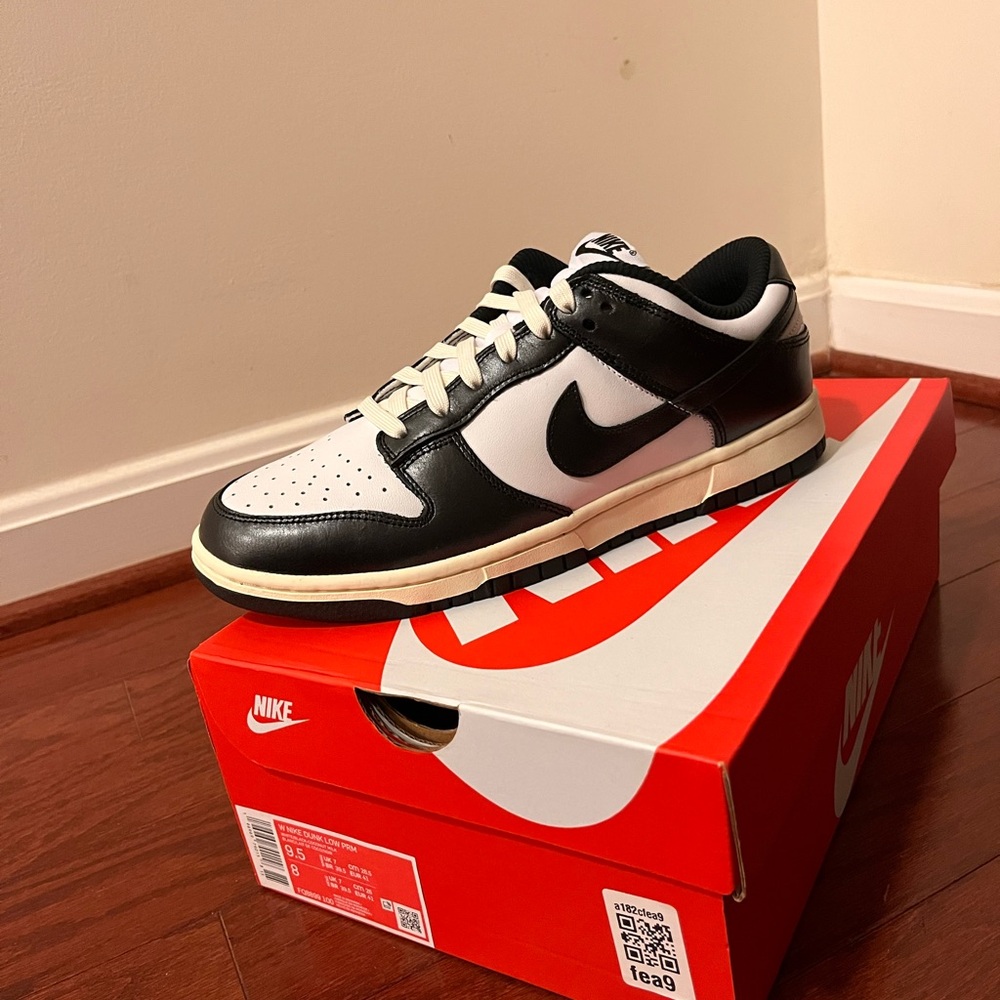 Nike dunk low vintage panda